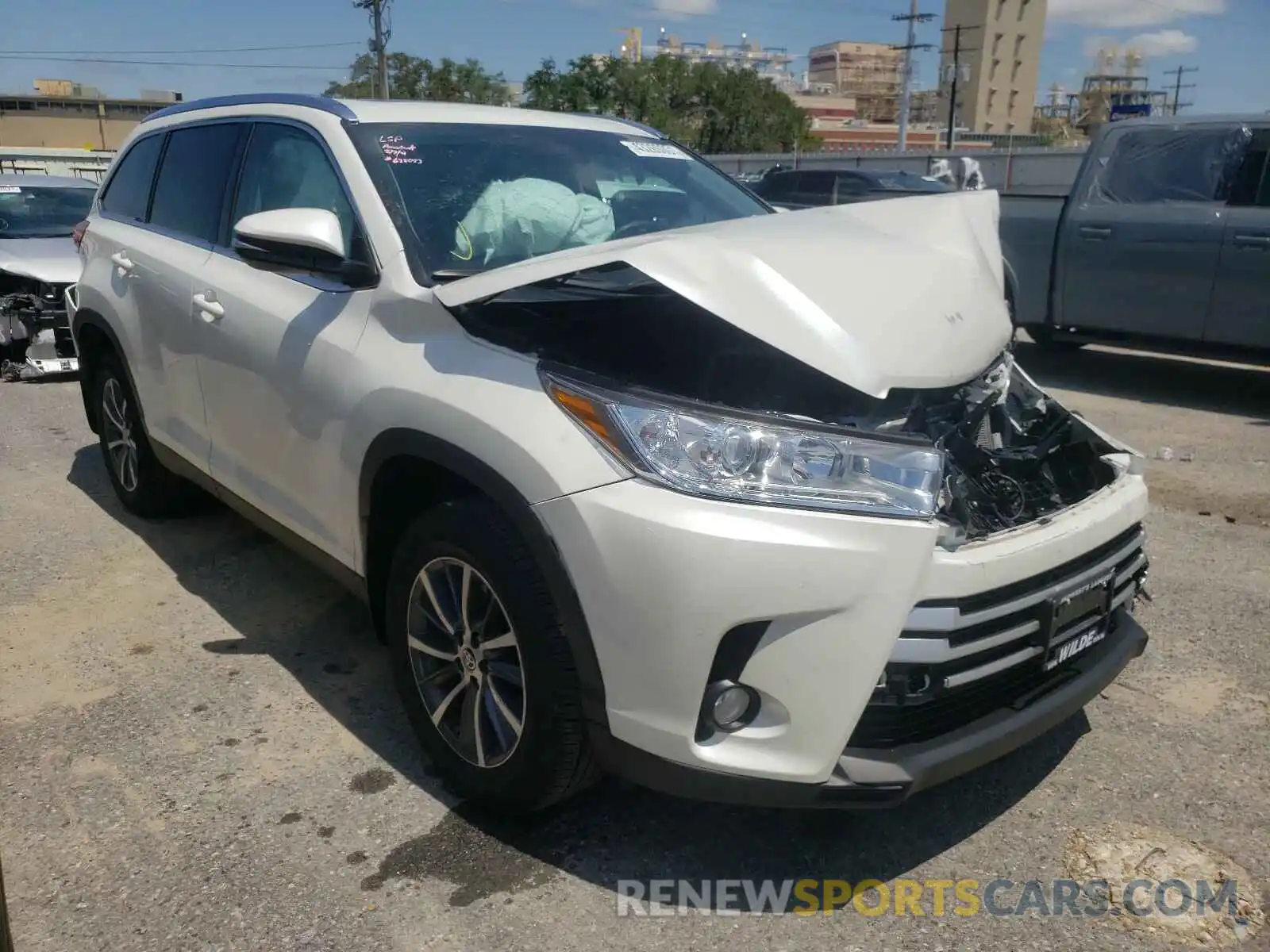 1 Photograph of a damaged car 5TDJZRFH7KS628083 TOYOTA HIGHLANDER 2019