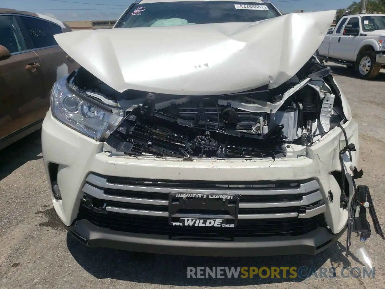 9 Photograph of a damaged car 5TDJZRFH7KS628083 TOYOTA HIGHLANDER 2019