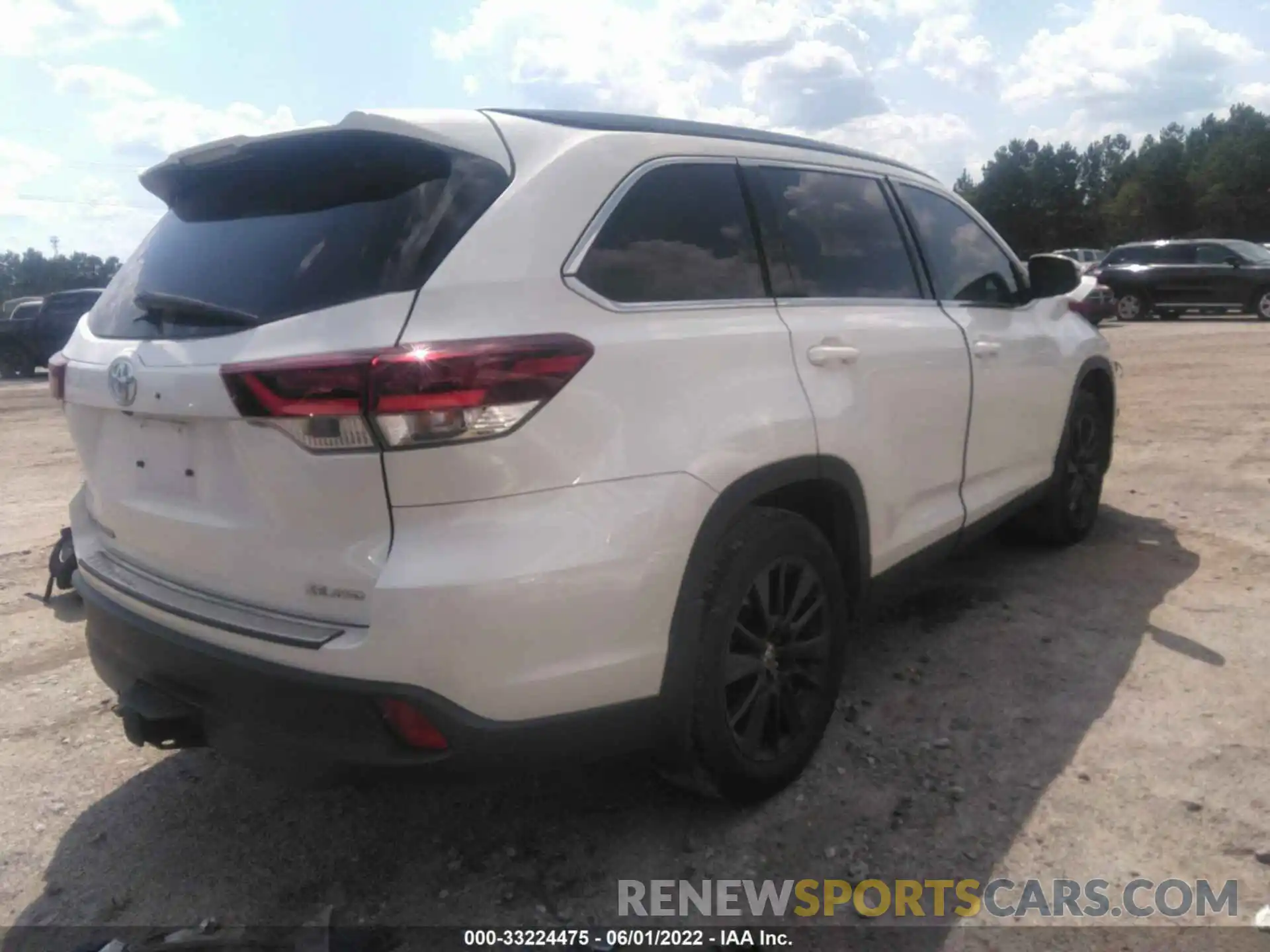 4 Photograph of a damaged car 5TDJZRFH7KS628259 TOYOTA HIGHLANDER 2019