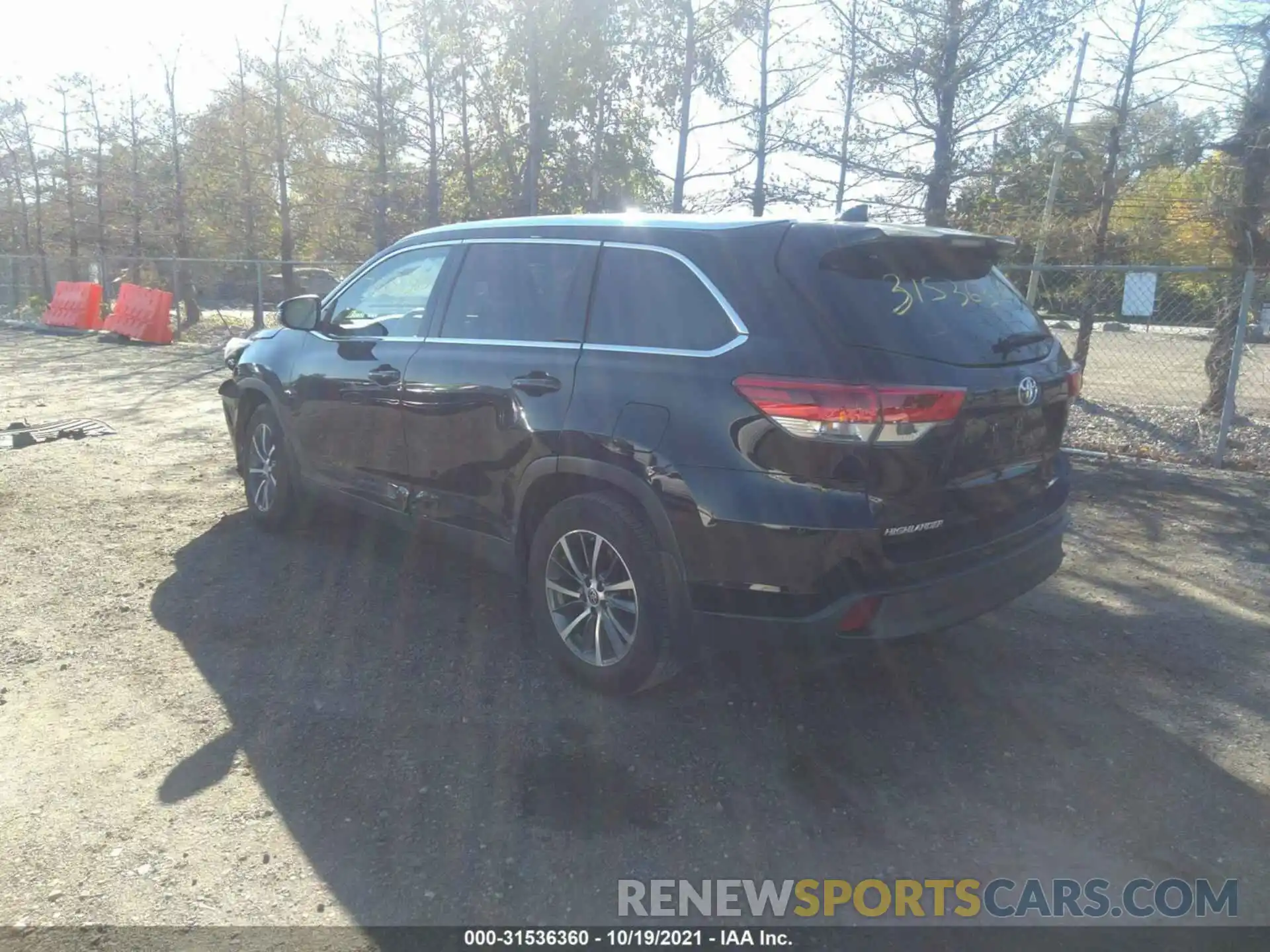 3 Photograph of a damaged car 5TDJZRFH7KS629329 TOYOTA HIGHLANDER 2019