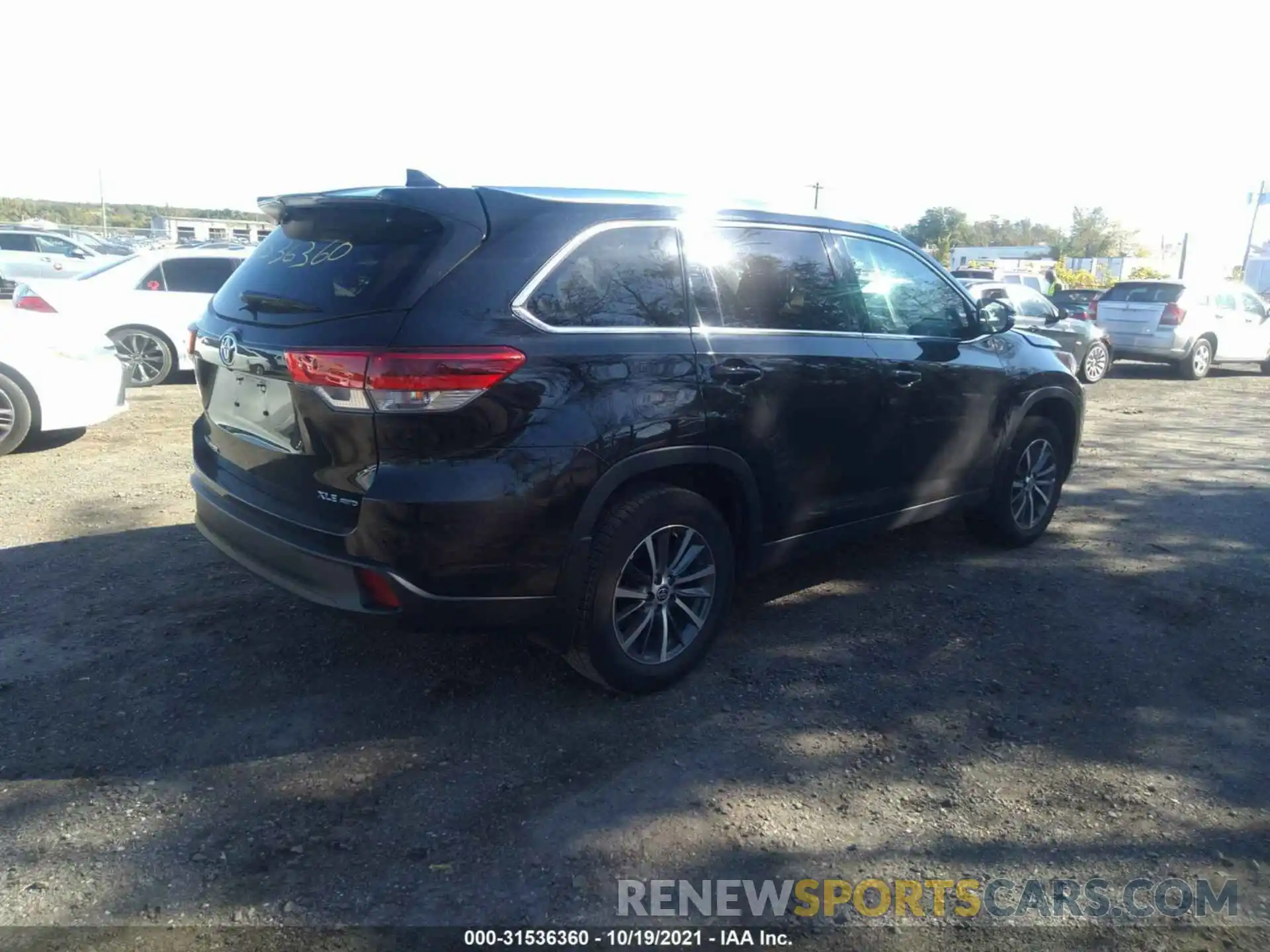 4 Photograph of a damaged car 5TDJZRFH7KS629329 TOYOTA HIGHLANDER 2019