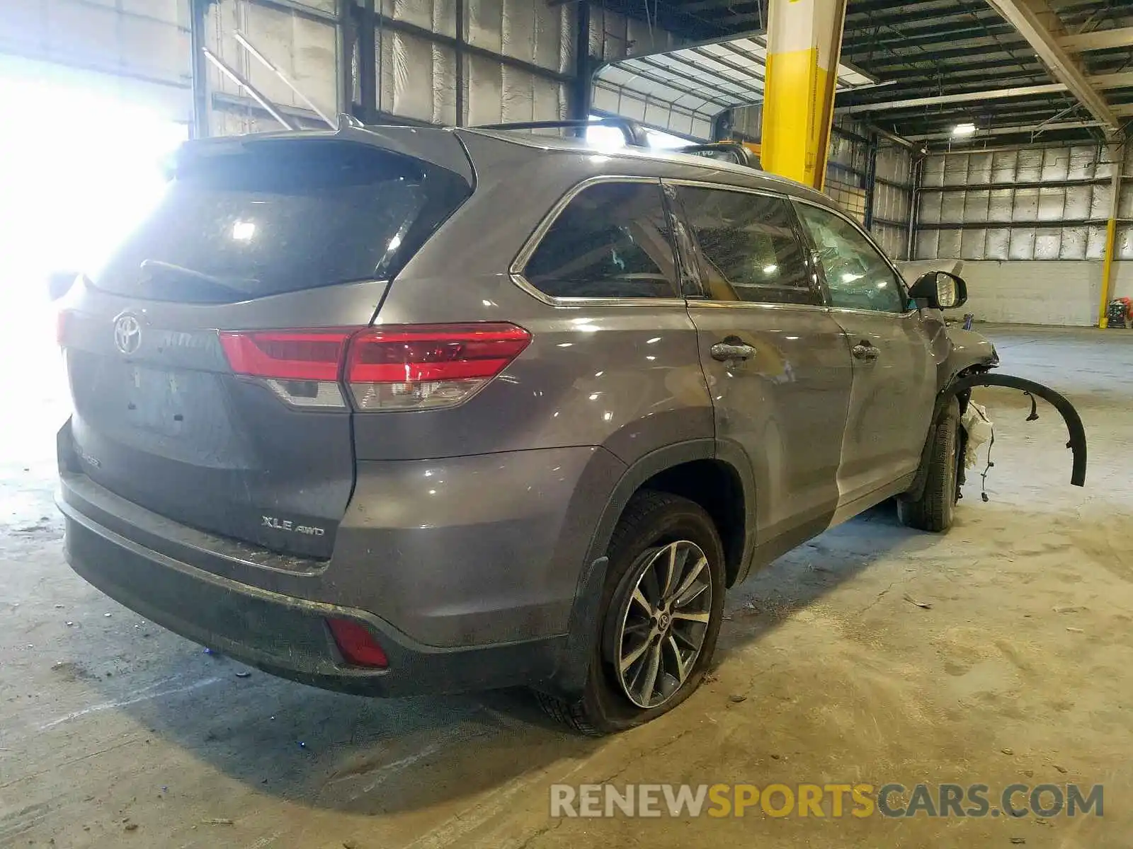 4 Photograph of a damaged car 5TDJZRFH7KS629458 TOYOTA HIGHLANDER 2019