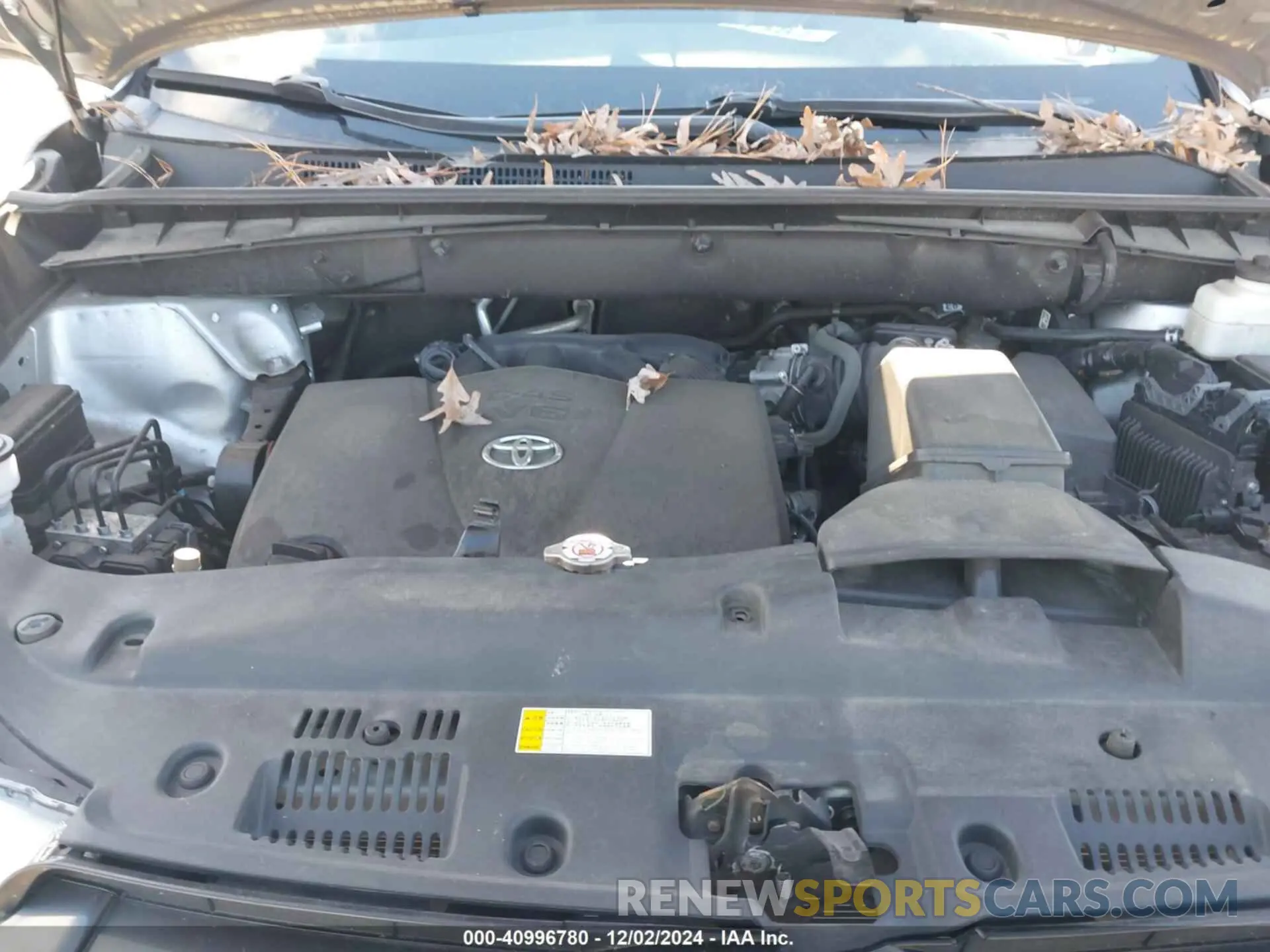 10 Photograph of a damaged car 5TDJZRFH7KS629976 TOYOTA HIGHLANDER 2019