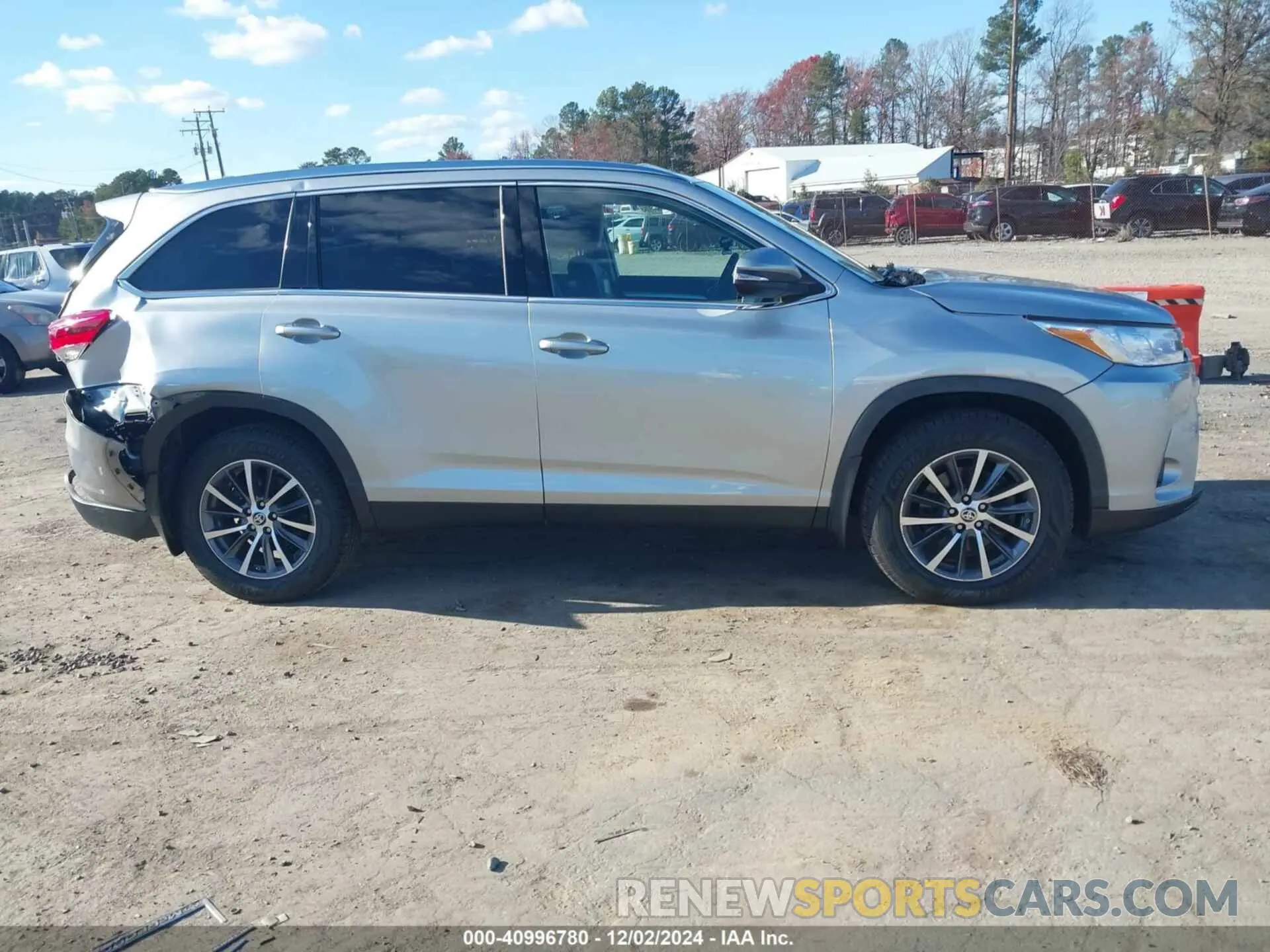 13 Photograph of a damaged car 5TDJZRFH7KS629976 TOYOTA HIGHLANDER 2019