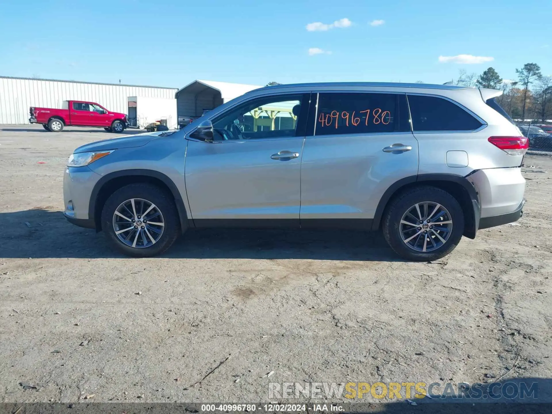 14 Photograph of a damaged car 5TDJZRFH7KS629976 TOYOTA HIGHLANDER 2019
