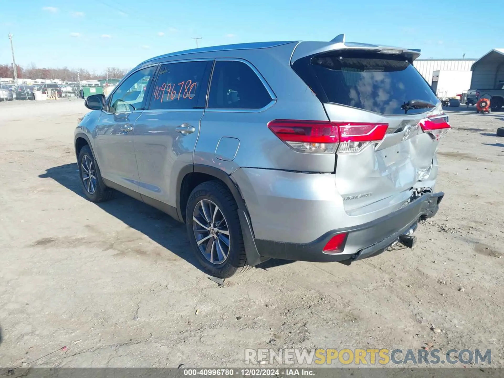 3 Photograph of a damaged car 5TDJZRFH7KS629976 TOYOTA HIGHLANDER 2019
