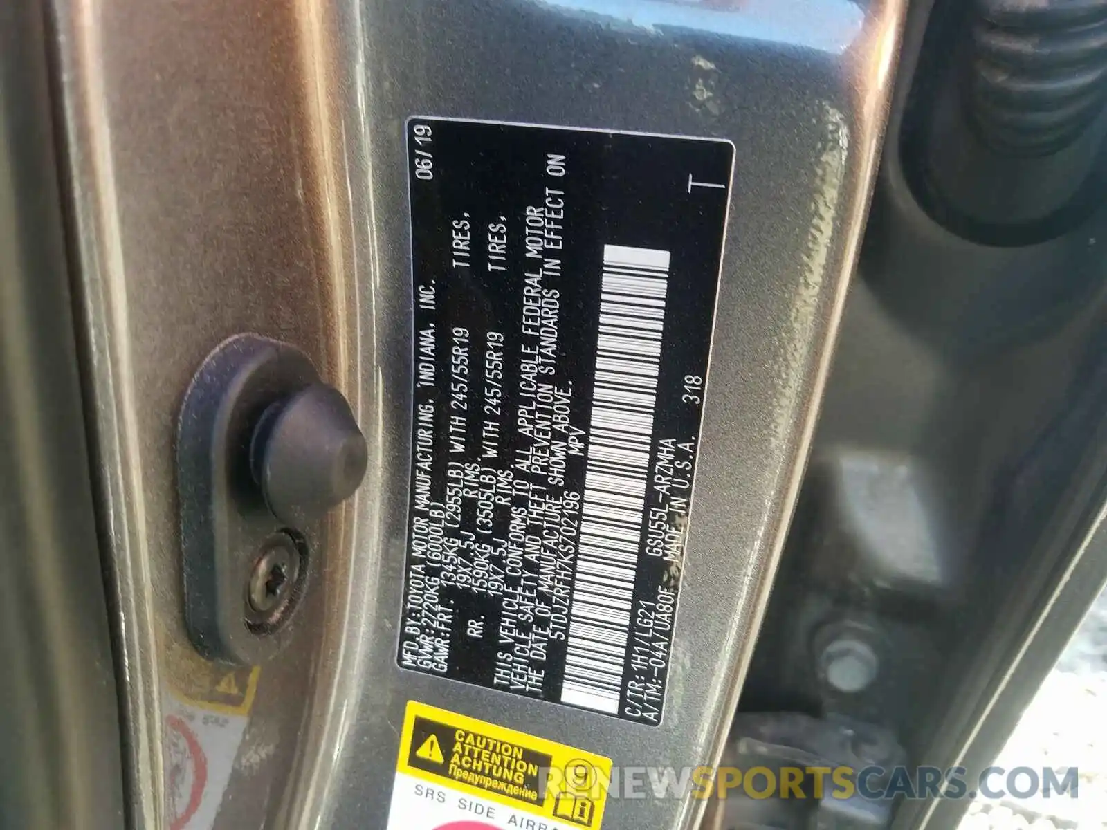 10 Photograph of a damaged car 5TDJZRFH7KS702196 TOYOTA HIGHLANDER 2019