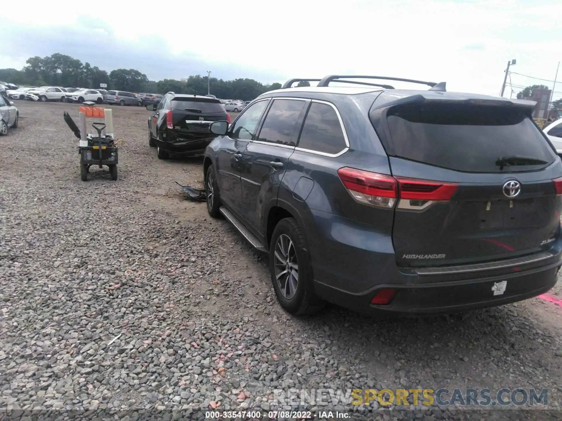 3 Photograph of a damaged car 5TDJZRFH7KS703915 TOYOTA HIGHLANDER 2019