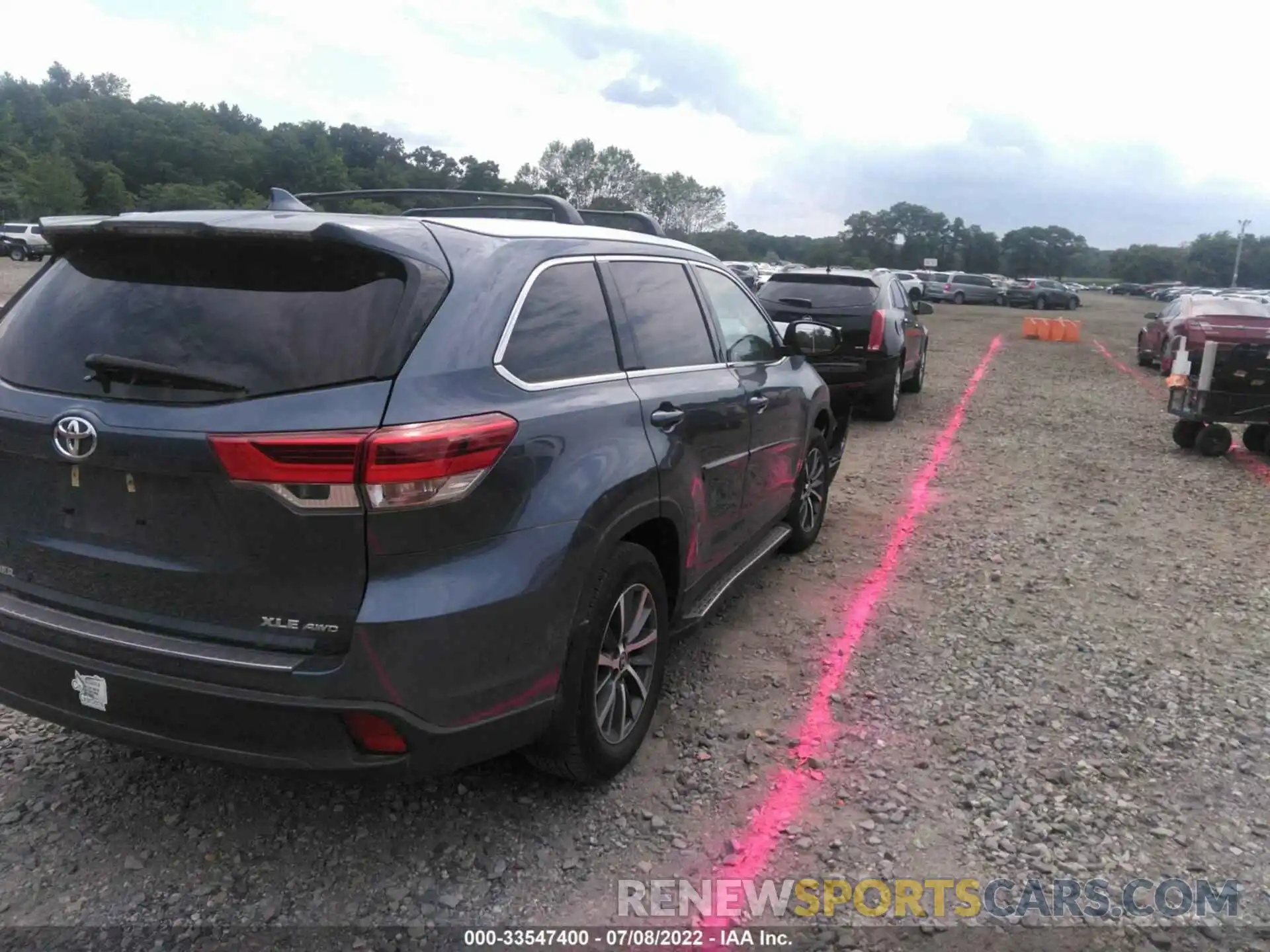 4 Photograph of a damaged car 5TDJZRFH7KS703915 TOYOTA HIGHLANDER 2019