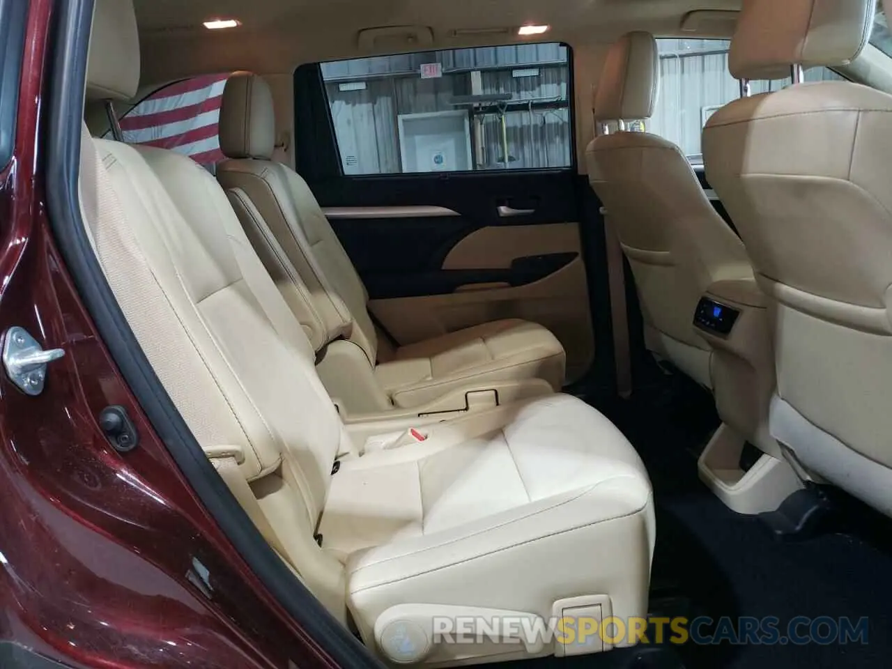 11 Photograph of a damaged car 5TDJZRFH7KS708483 TOYOTA HIGHLANDER 2019