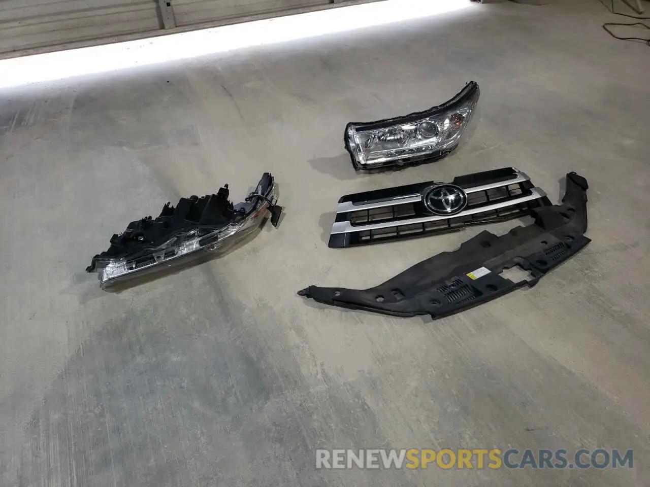 13 Photograph of a damaged car 5TDJZRFH7KS708483 TOYOTA HIGHLANDER 2019