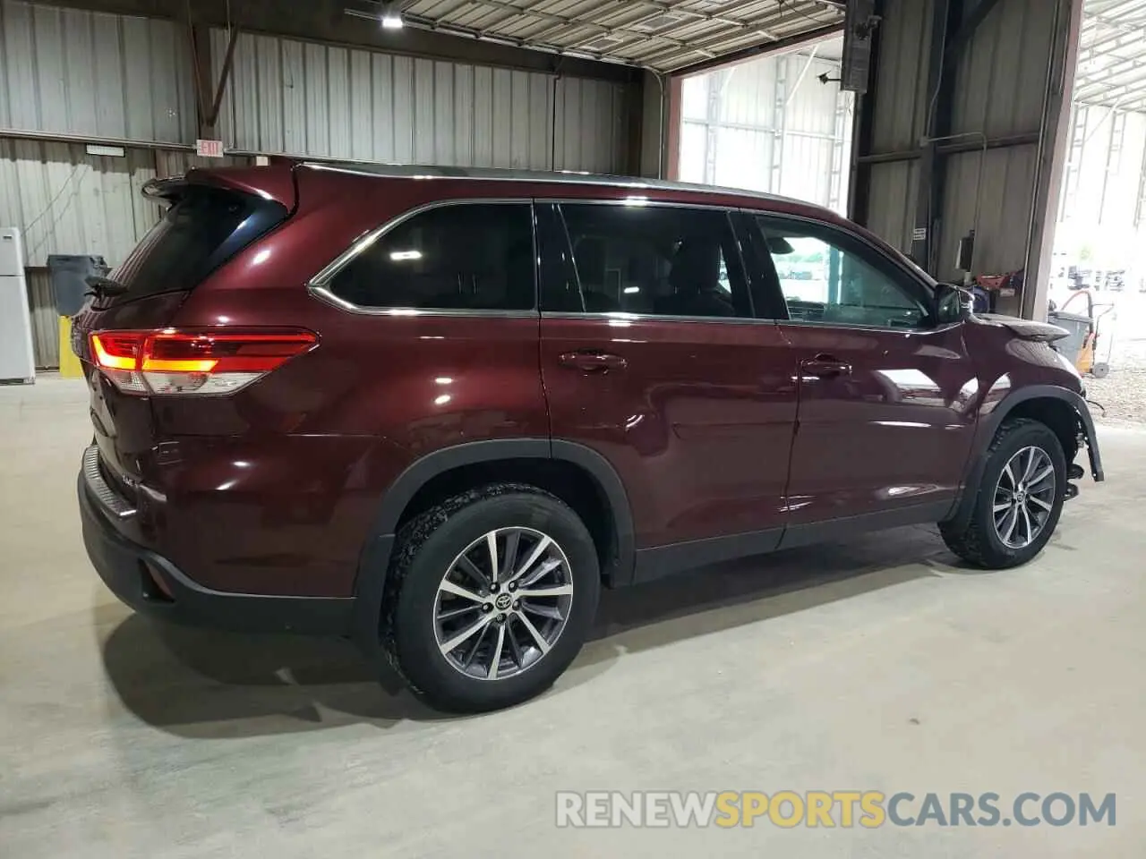 3 Photograph of a damaged car 5TDJZRFH7KS708483 TOYOTA HIGHLANDER 2019