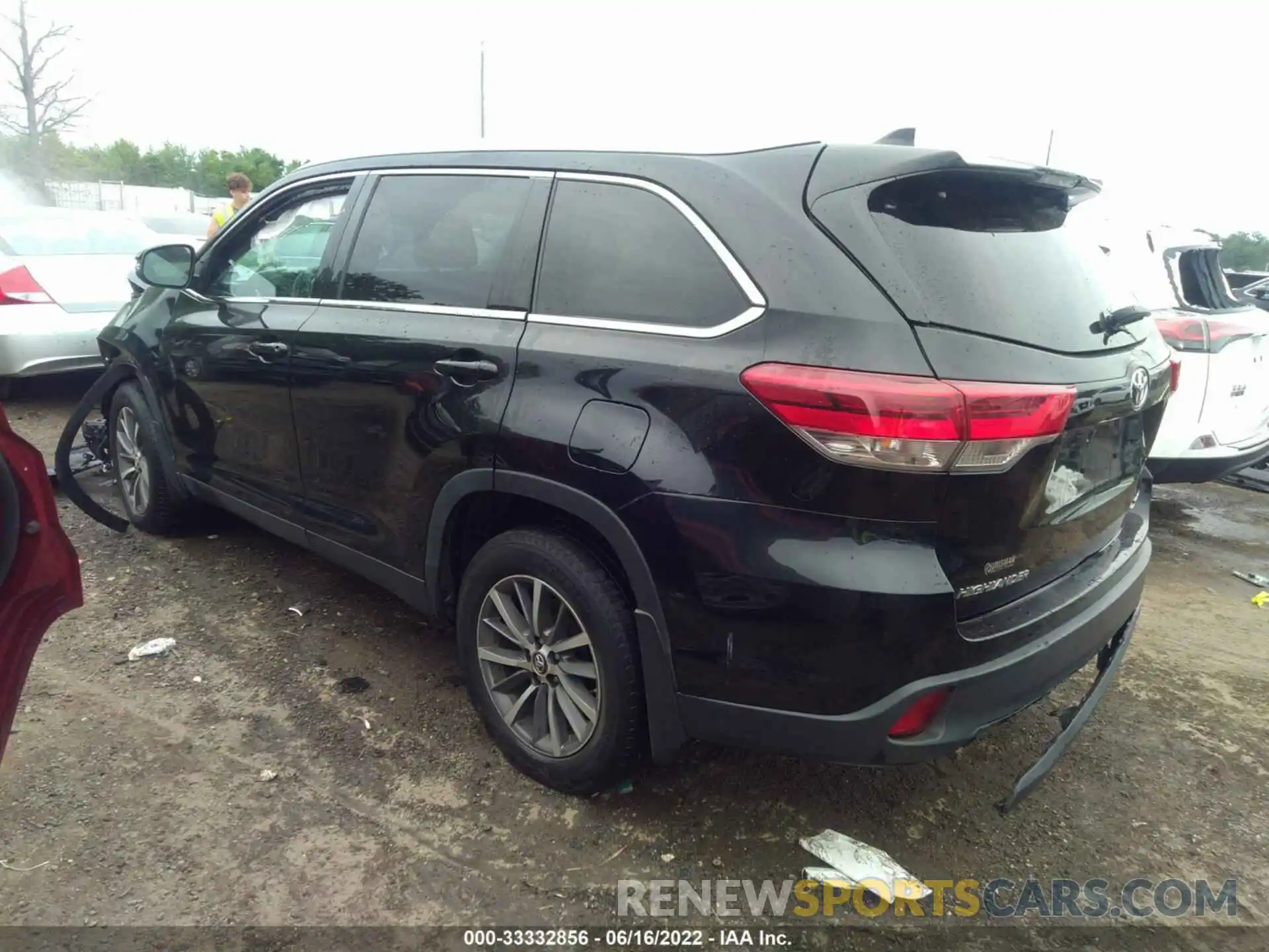 3 Photograph of a damaged car 5TDJZRFH7KS711951 TOYOTA HIGHLANDER 2019