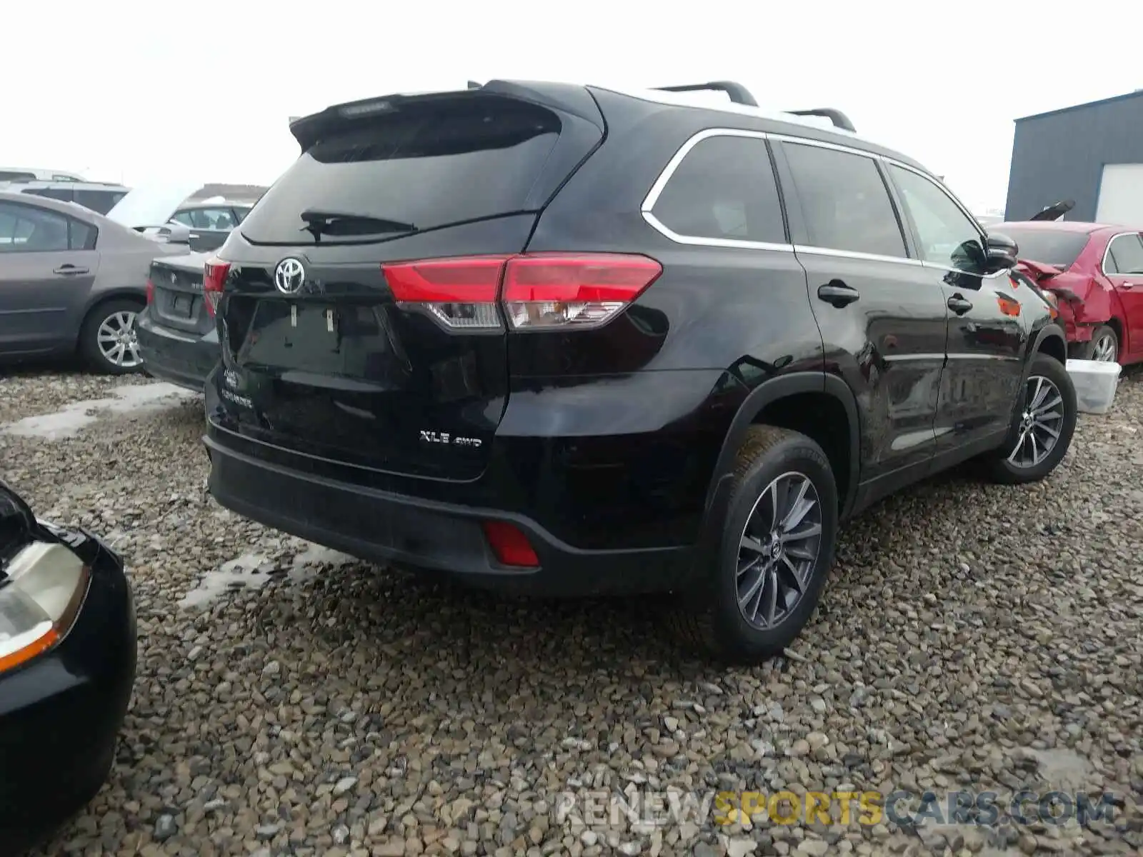 4 Photograph of a damaged car 5TDJZRFH7KS716860 TOYOTA HIGHLANDER 2019