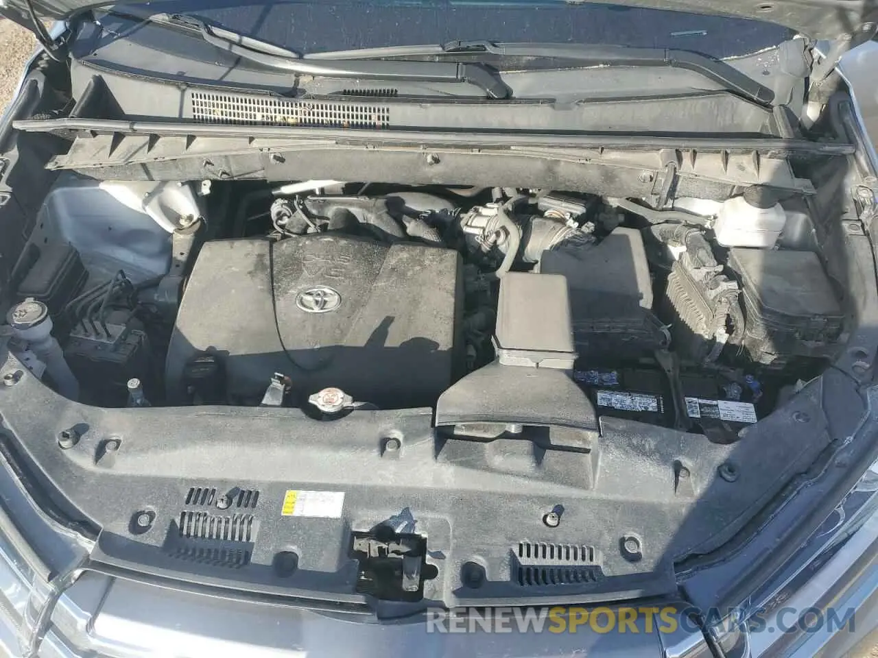 12 Photograph of a damaged car 5TDJZRFH7KS734727 TOYOTA HIGHLANDER 2019
