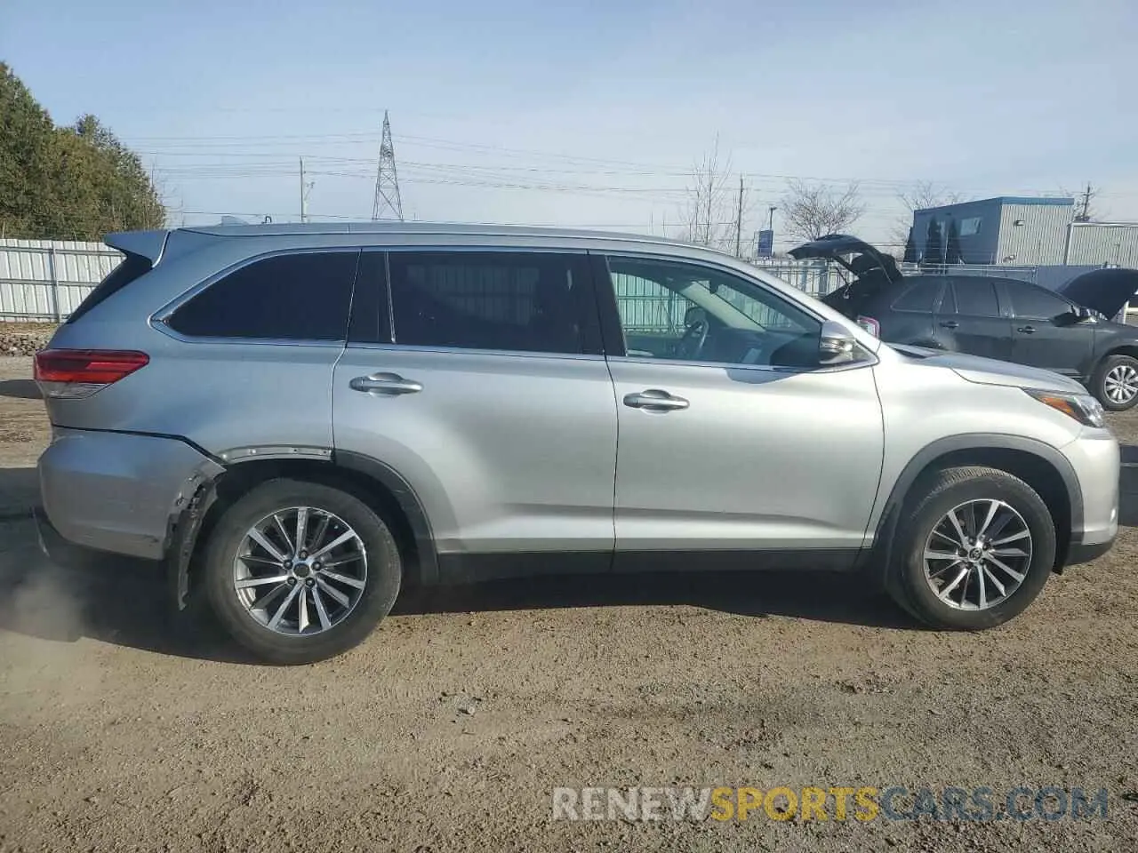 3 Photograph of a damaged car 5TDJZRFH7KS734727 TOYOTA HIGHLANDER 2019