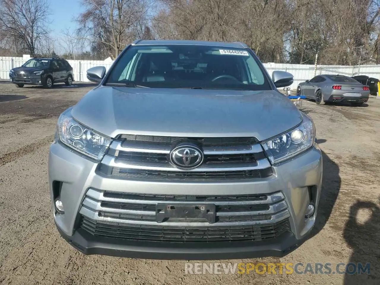 5 Photograph of a damaged car 5TDJZRFH7KS734727 TOYOTA HIGHLANDER 2019