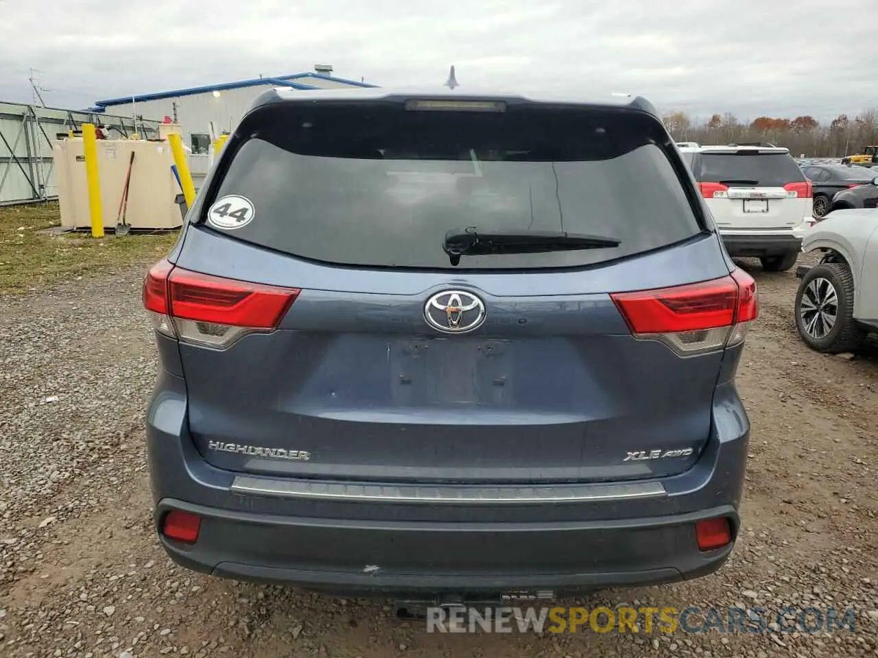 6 Photograph of a damaged car 5TDJZRFH7KS737529 TOYOTA HIGHLANDER 2019