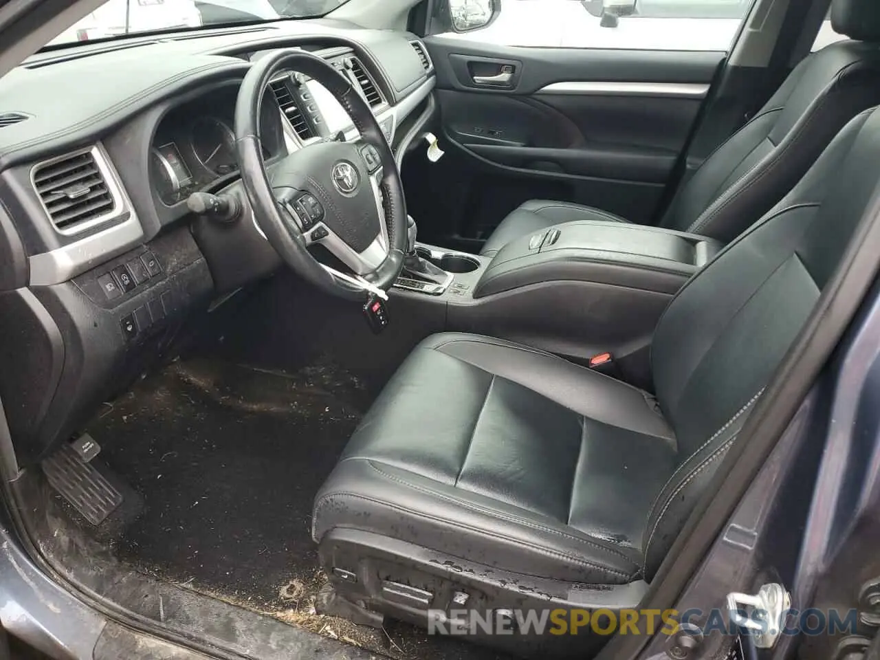 7 Photograph of a damaged car 5TDJZRFH7KS737529 TOYOTA HIGHLANDER 2019