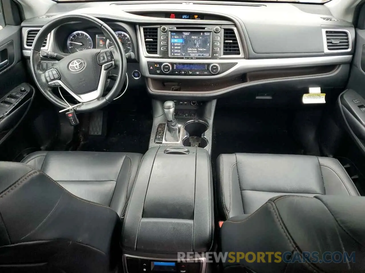 8 Photograph of a damaged car 5TDJZRFH7KS737529 TOYOTA HIGHLANDER 2019