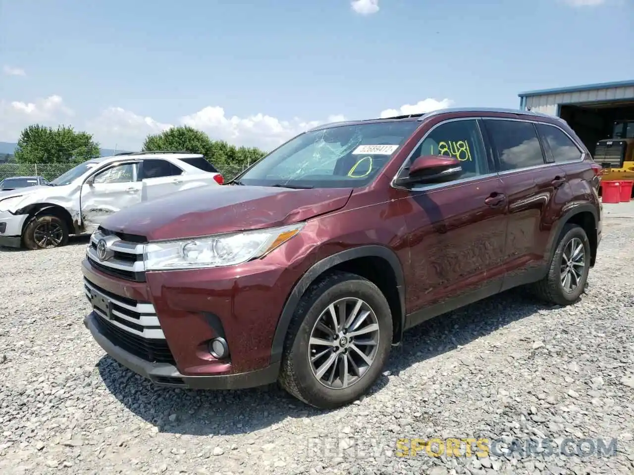 2 Photograph of a damaged car 5TDJZRFH7KS740298 TOYOTA HIGHLANDER 2019