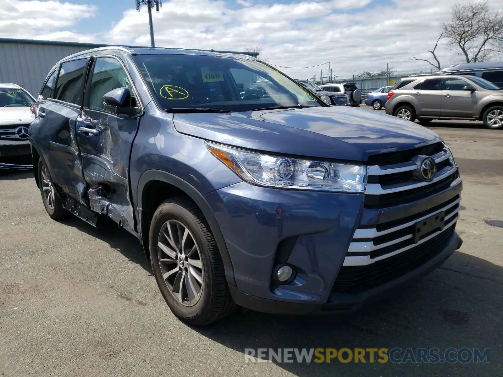 1 Photograph of a damaged car 5TDJZRFH7KS916315 TOYOTA HIGHLANDER 2019