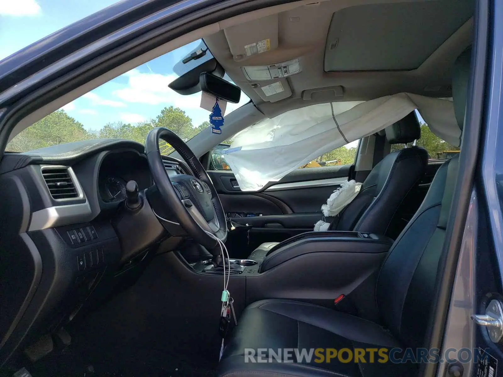 5 Photograph of a damaged car 5TDJZRFH7KS916315 TOYOTA HIGHLANDER 2019