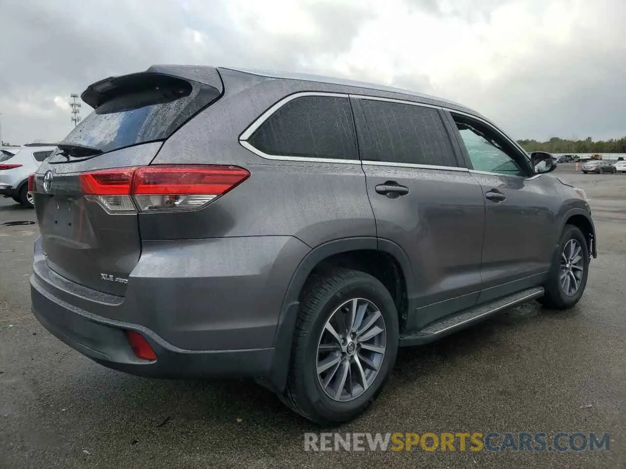 3 Photograph of a damaged car 5TDJZRFH7KS917626 TOYOTA HIGHLANDER 2019