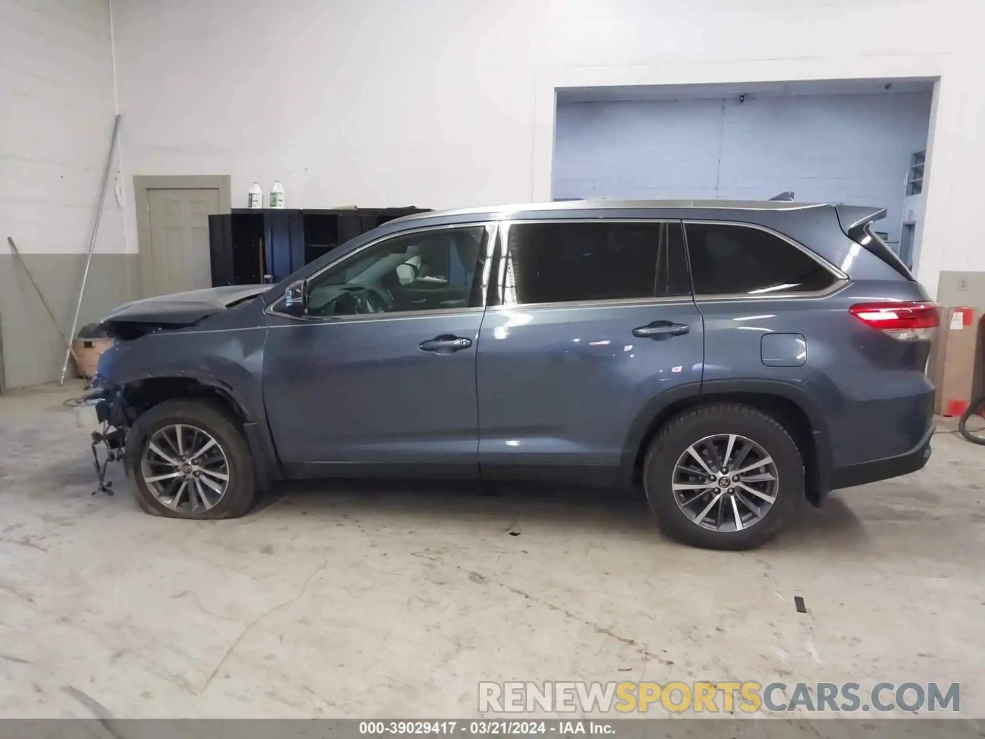 15 Photograph of a damaged car 5TDJZRFH7KS920431 TOYOTA HIGHLANDER 2019