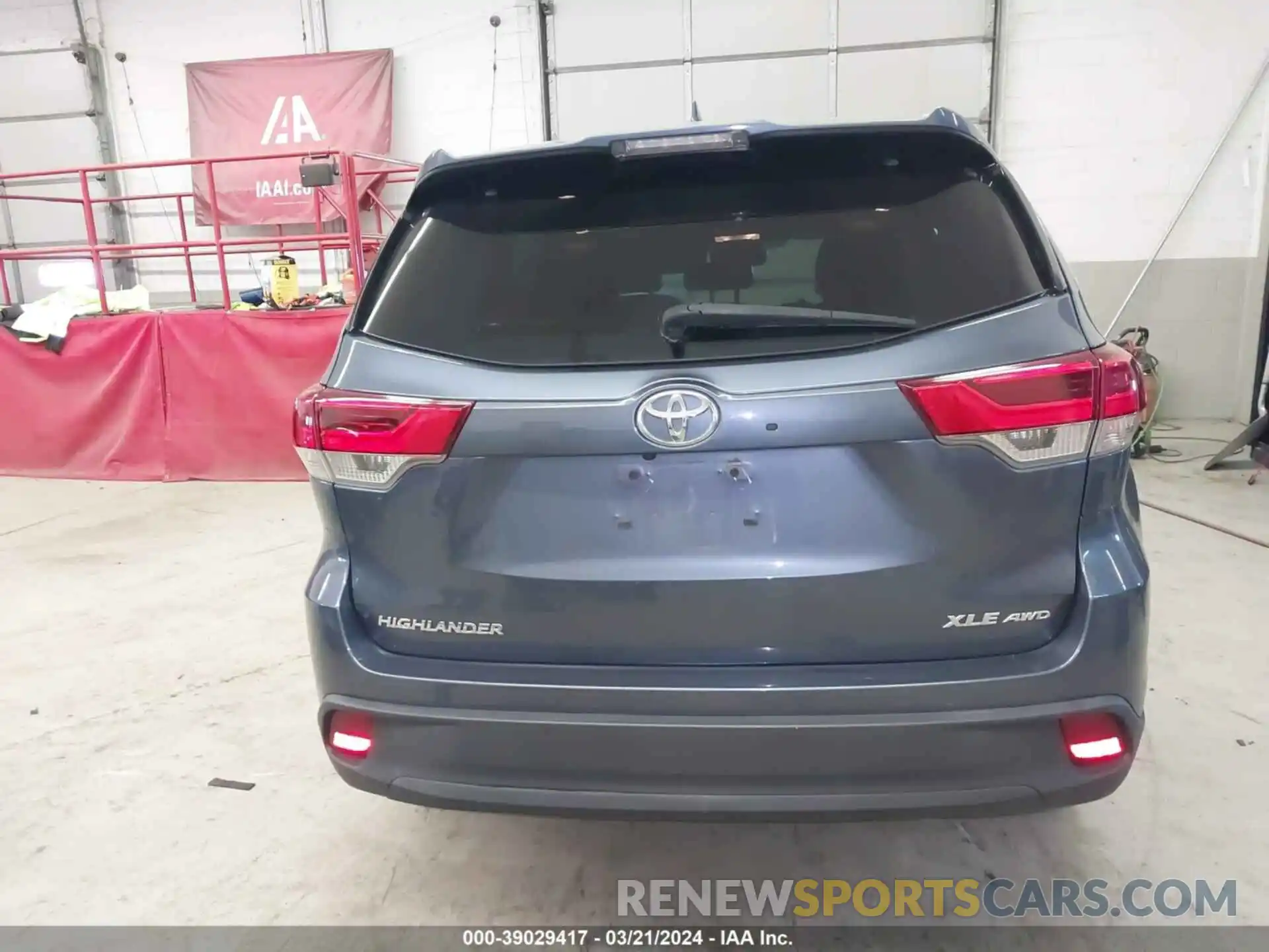 17 Photograph of a damaged car 5TDJZRFH7KS920431 TOYOTA HIGHLANDER 2019