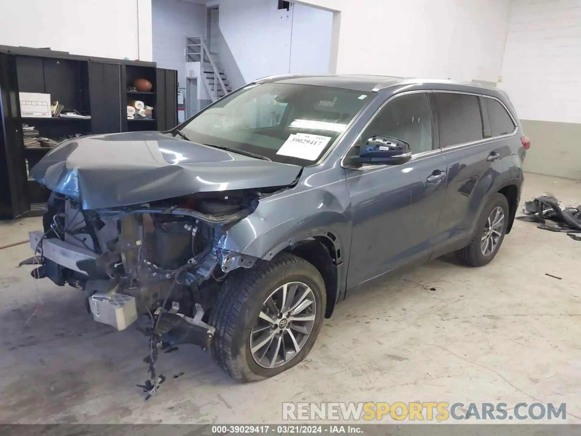 2 Photograph of a damaged car 5TDJZRFH7KS920431 TOYOTA HIGHLANDER 2019