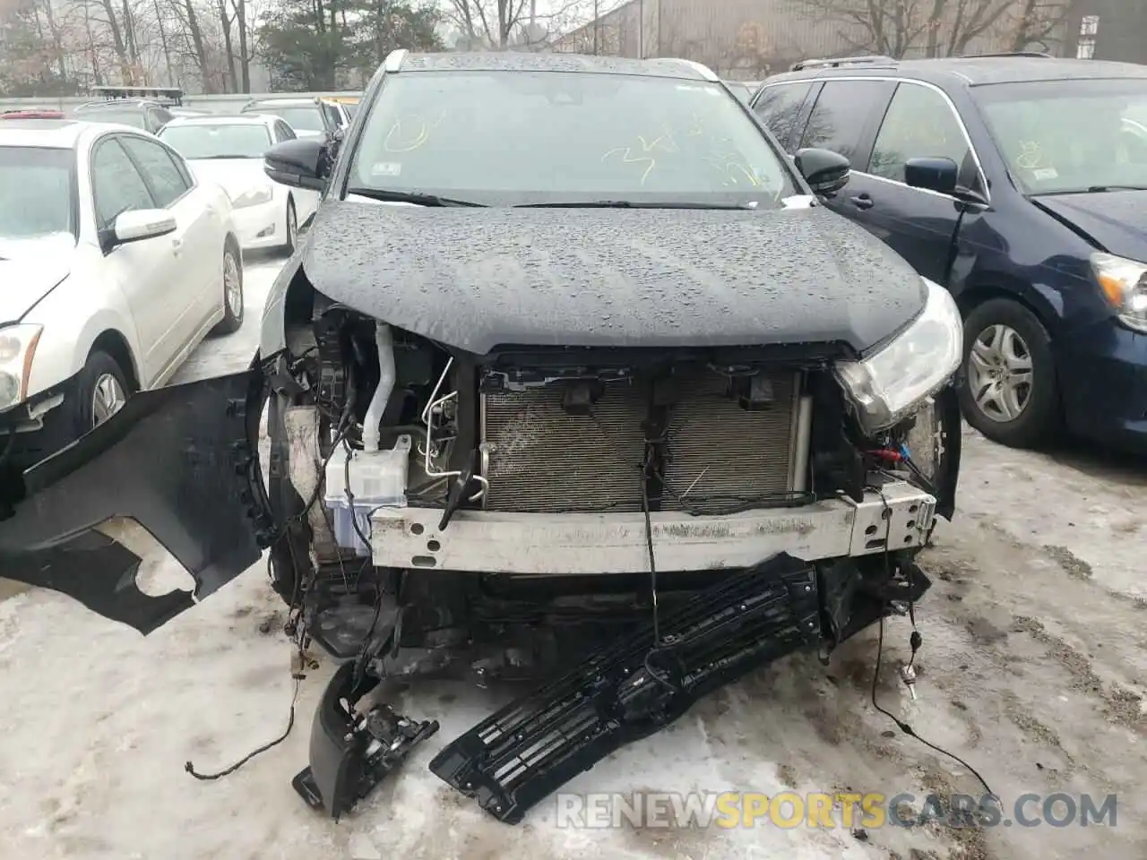 9 Photograph of a damaged car 5TDJZRFH7KS925340 TOYOTA HIGHLANDER 2019