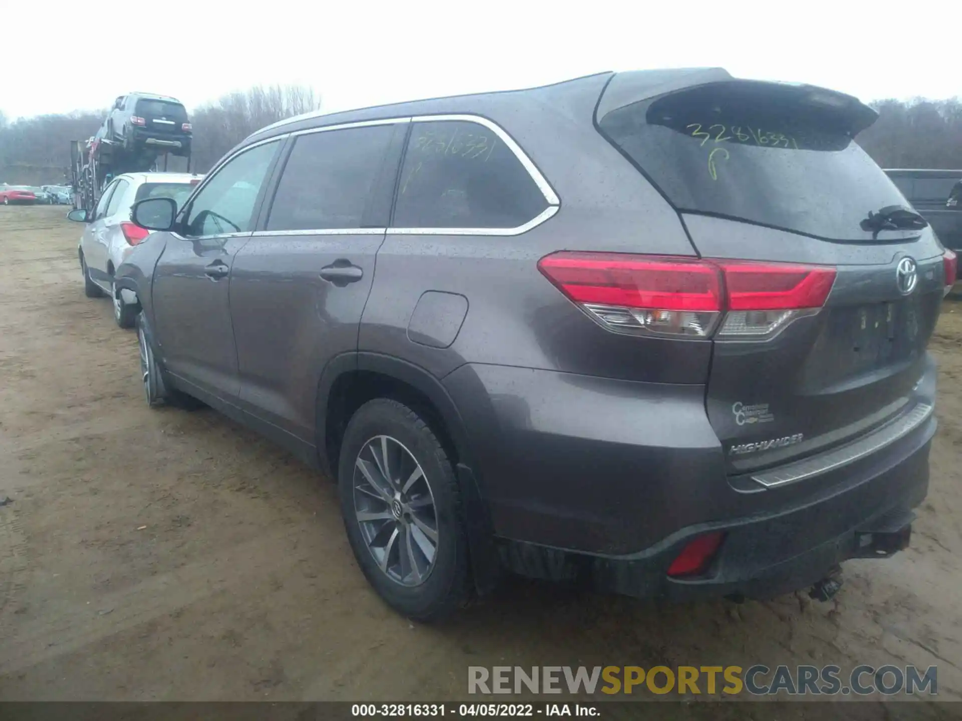 3 Photograph of a damaged car 5TDJZRFH7KS950755 TOYOTA HIGHLANDER 2019