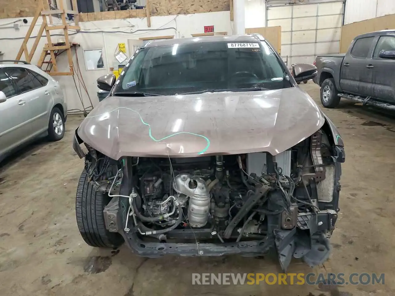 5 Photograph of a damaged car 5TDJZRFH7KS950982 TOYOTA HIGHLANDER 2019