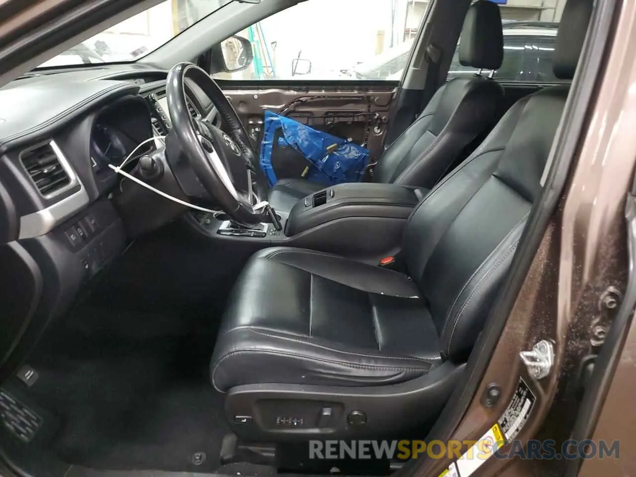 7 Photograph of a damaged car 5TDJZRFH7KS950982 TOYOTA HIGHLANDER 2019