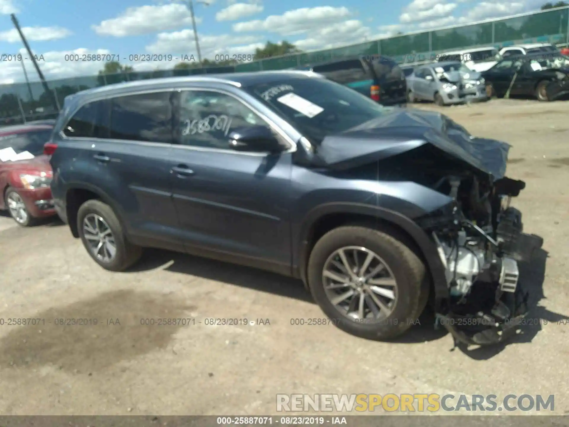 1 Photograph of a damaged car 5TDJZRFH7KS956684 TOYOTA HIGHLANDER 2019