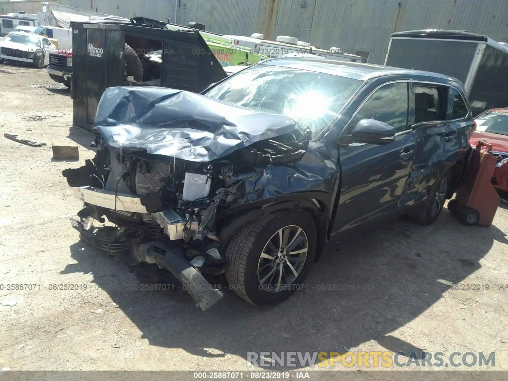 2 Photograph of a damaged car 5TDJZRFH7KS956684 TOYOTA HIGHLANDER 2019