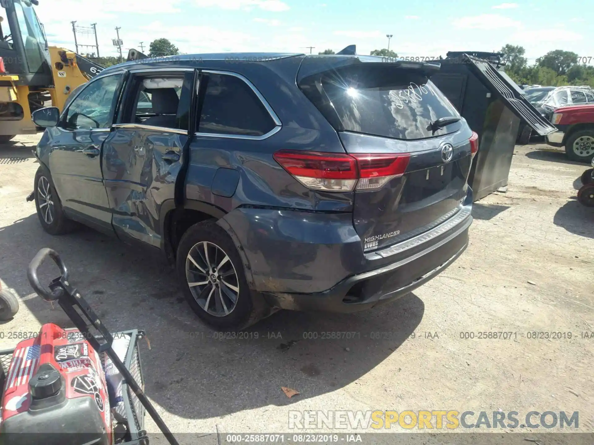 3 Photograph of a damaged car 5TDJZRFH7KS956684 TOYOTA HIGHLANDER 2019