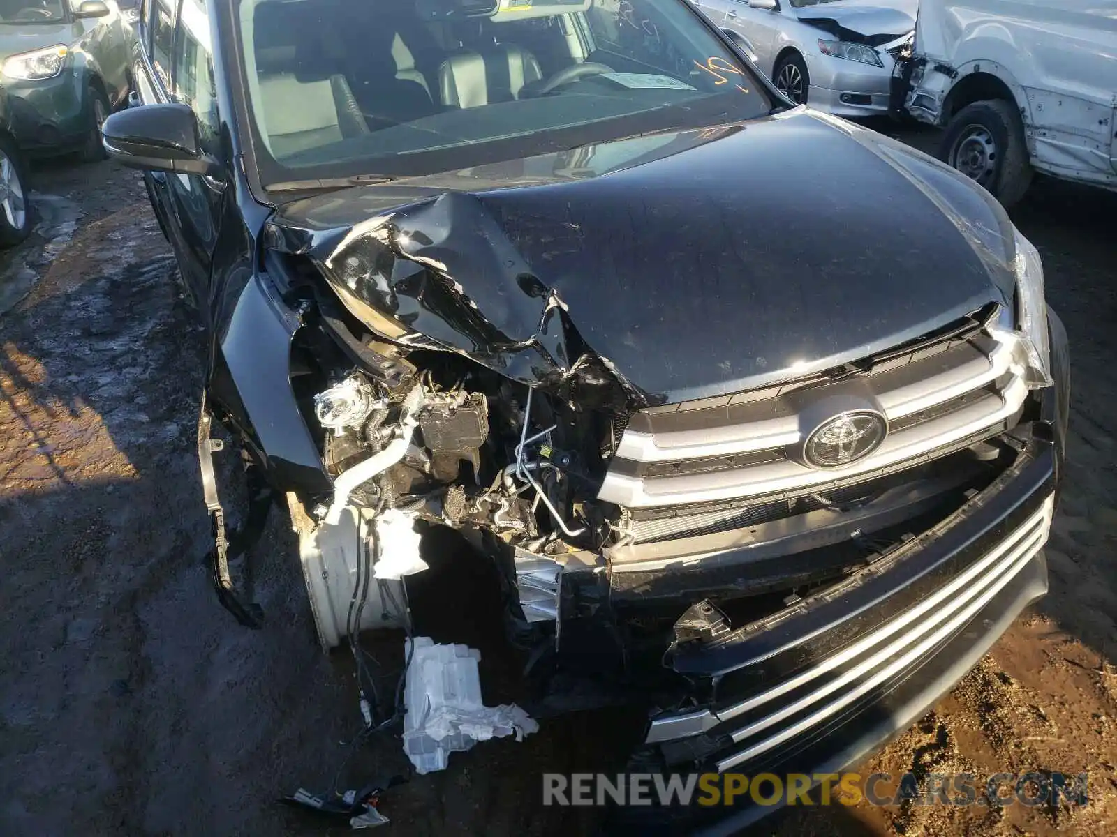 9 Photograph of a damaged car 5TDJZRFH7KS959553 TOYOTA HIGHLANDER 2019