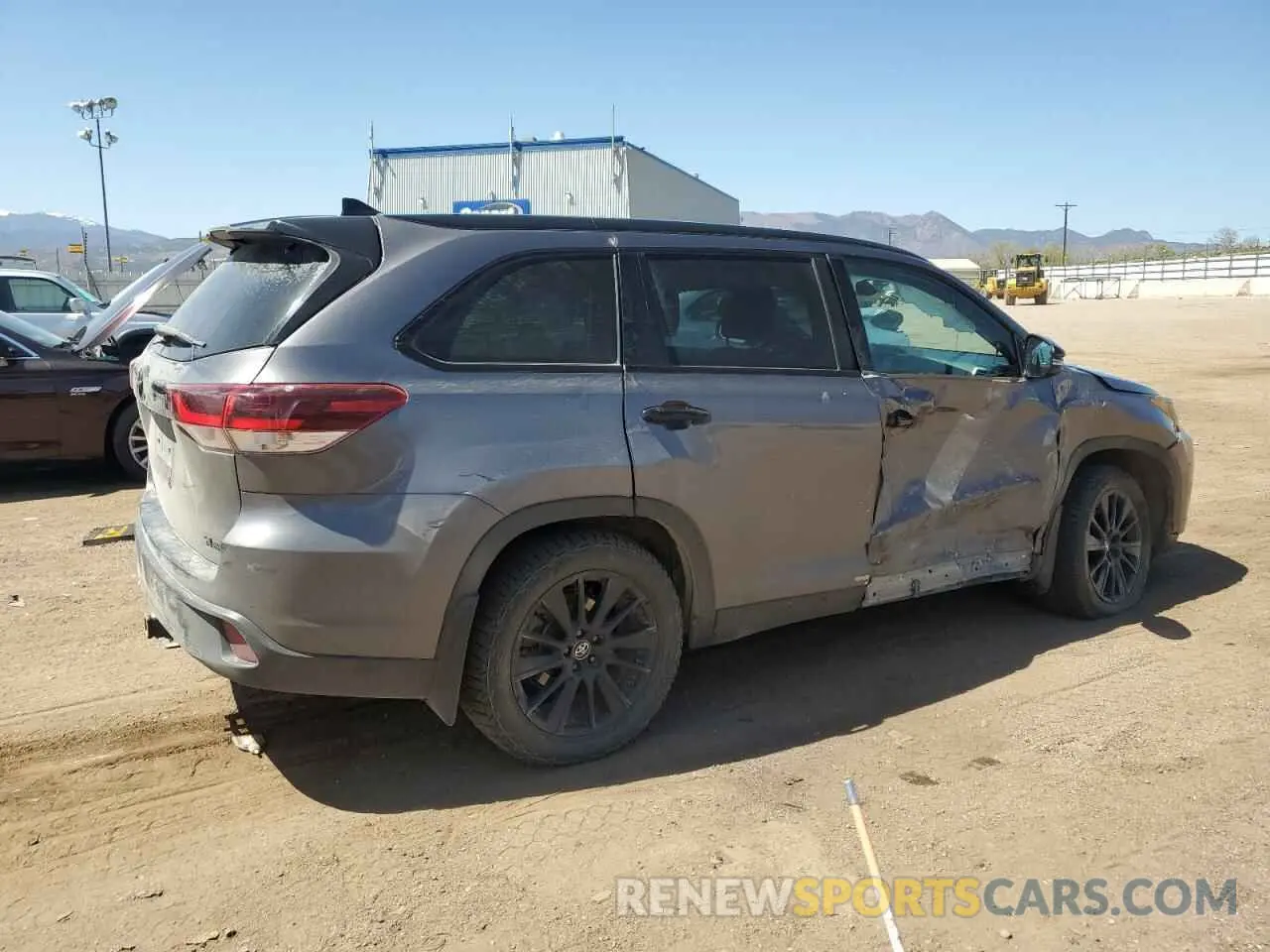 3 Photograph of a damaged car 5TDJZRFH7KS975428 TOYOTA HIGHLANDER 2019