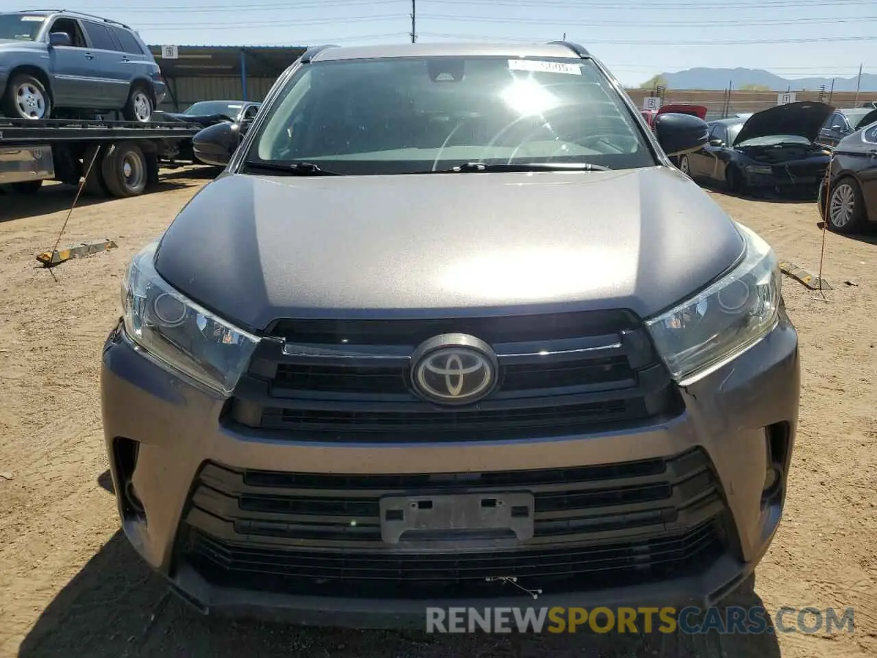 5 Photograph of a damaged car 5TDJZRFH7KS975428 TOYOTA HIGHLANDER 2019