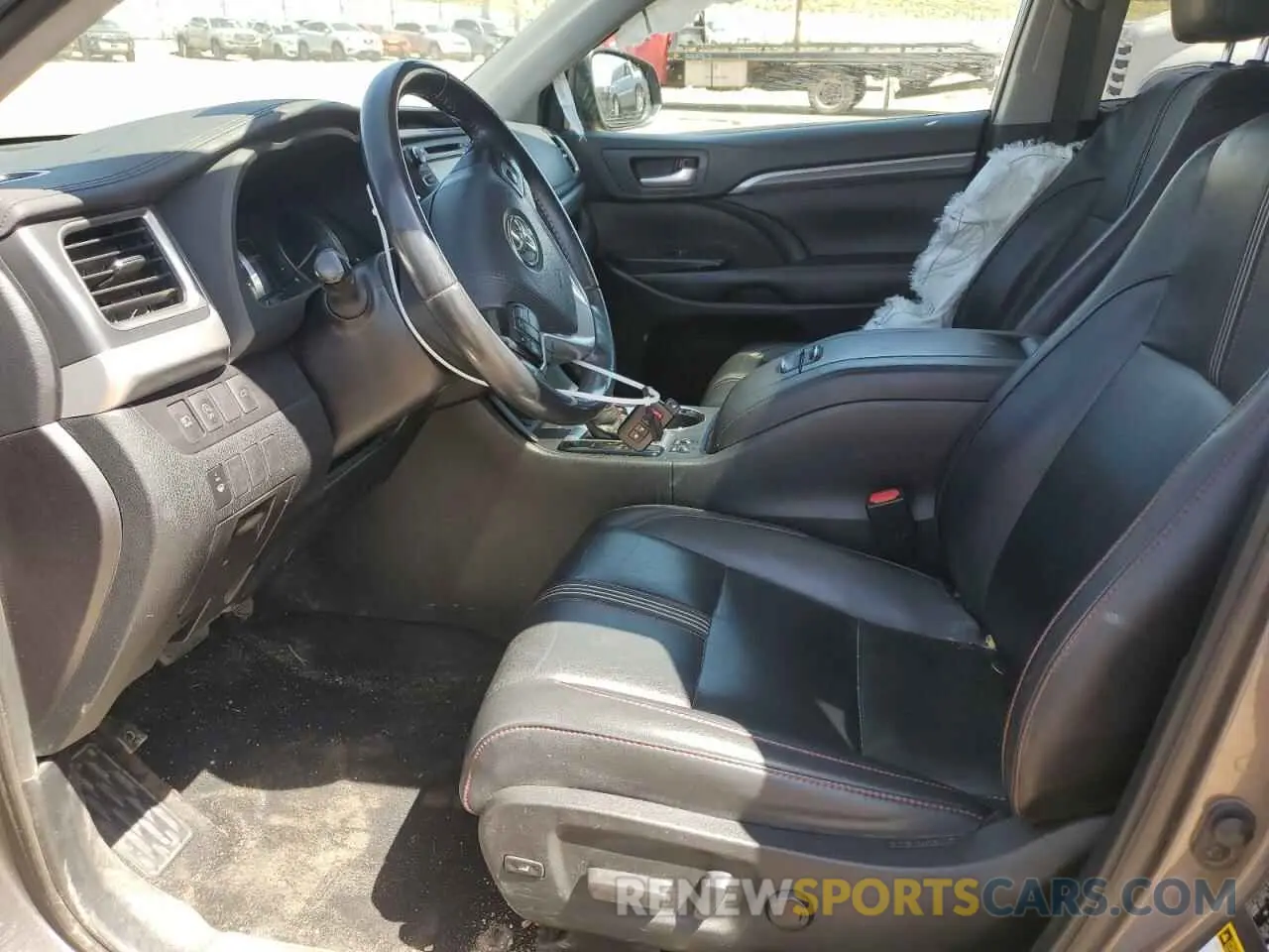7 Photograph of a damaged car 5TDJZRFH7KS975428 TOYOTA HIGHLANDER 2019