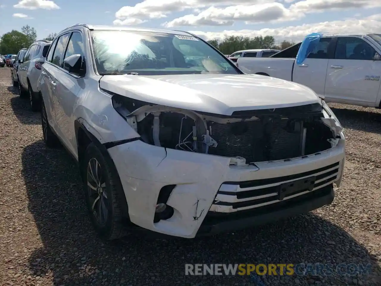 1 Photograph of a damaged car 5TDJZRFH8KS565754 TOYOTA HIGHLANDER 2019