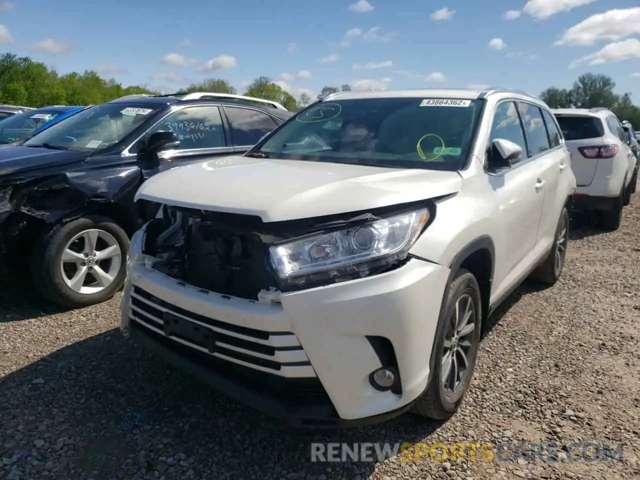 2 Photograph of a damaged car 5TDJZRFH8KS565754 TOYOTA HIGHLANDER 2019