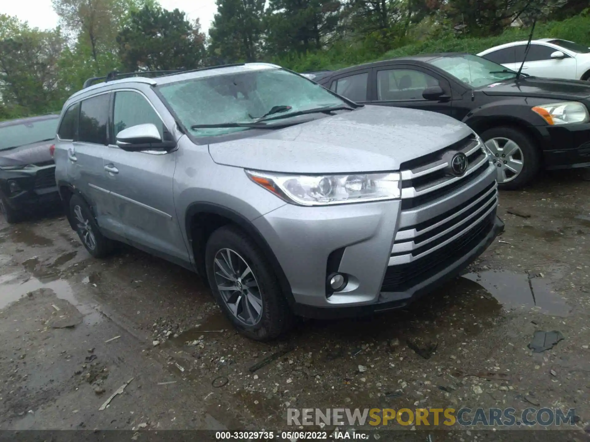 1 Photograph of a damaged car 5TDJZRFH8KS573885 TOYOTA HIGHLANDER 2019