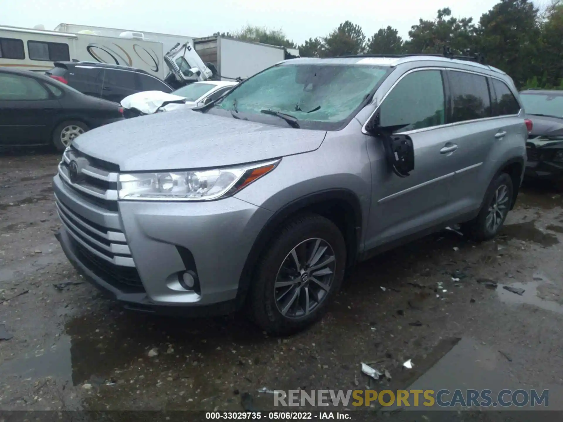 2 Photograph of a damaged car 5TDJZRFH8KS573885 TOYOTA HIGHLANDER 2019