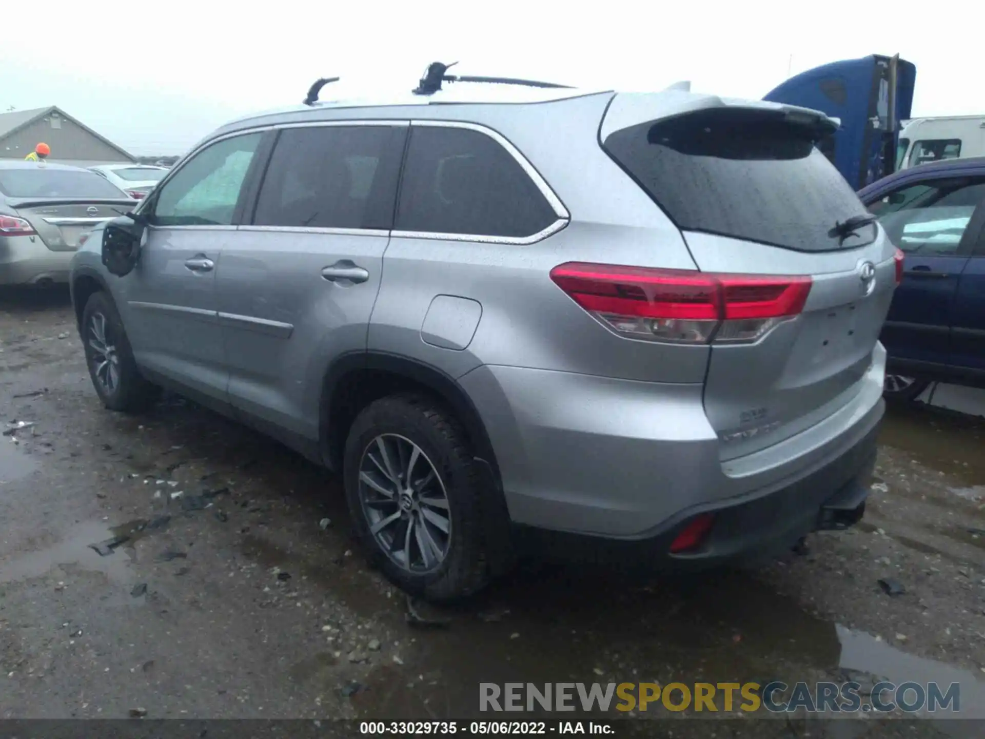 3 Photograph of a damaged car 5TDJZRFH8KS573885 TOYOTA HIGHLANDER 2019