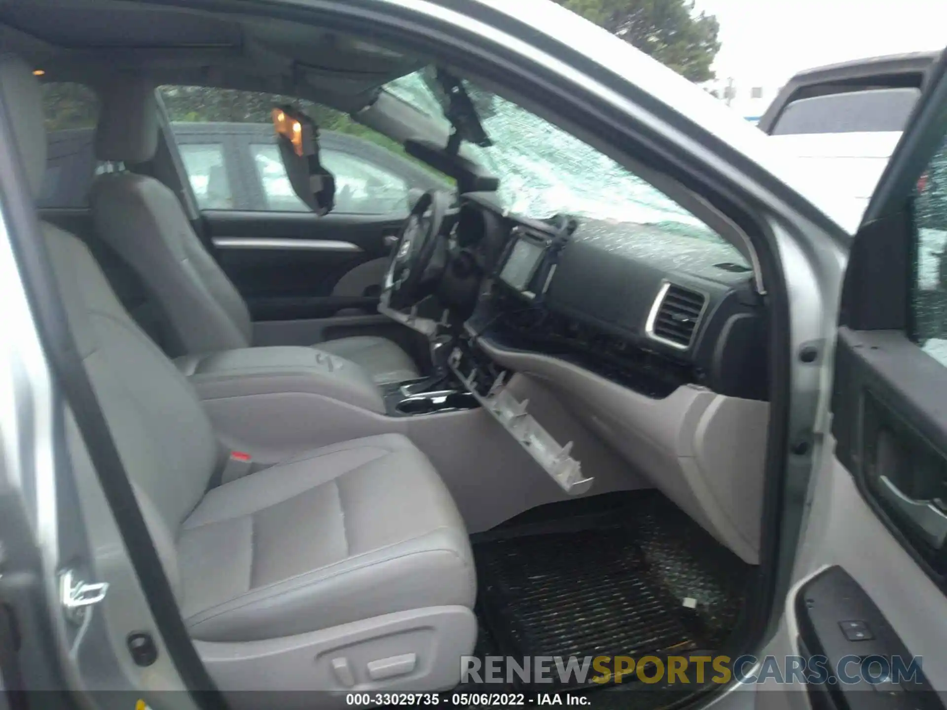 5 Photograph of a damaged car 5TDJZRFH8KS573885 TOYOTA HIGHLANDER 2019