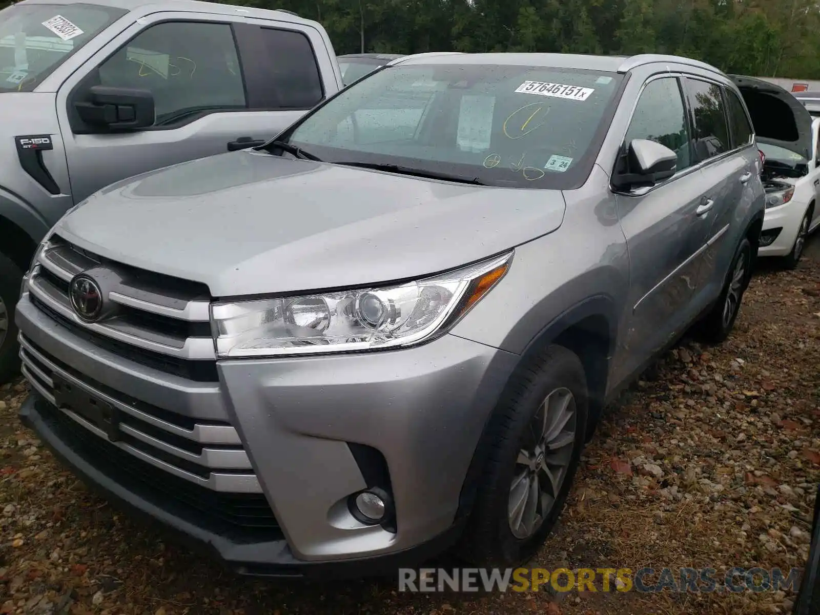 2 Photograph of a damaged car 5TDJZRFH8KS574924 TOYOTA HIGHLANDER 2019