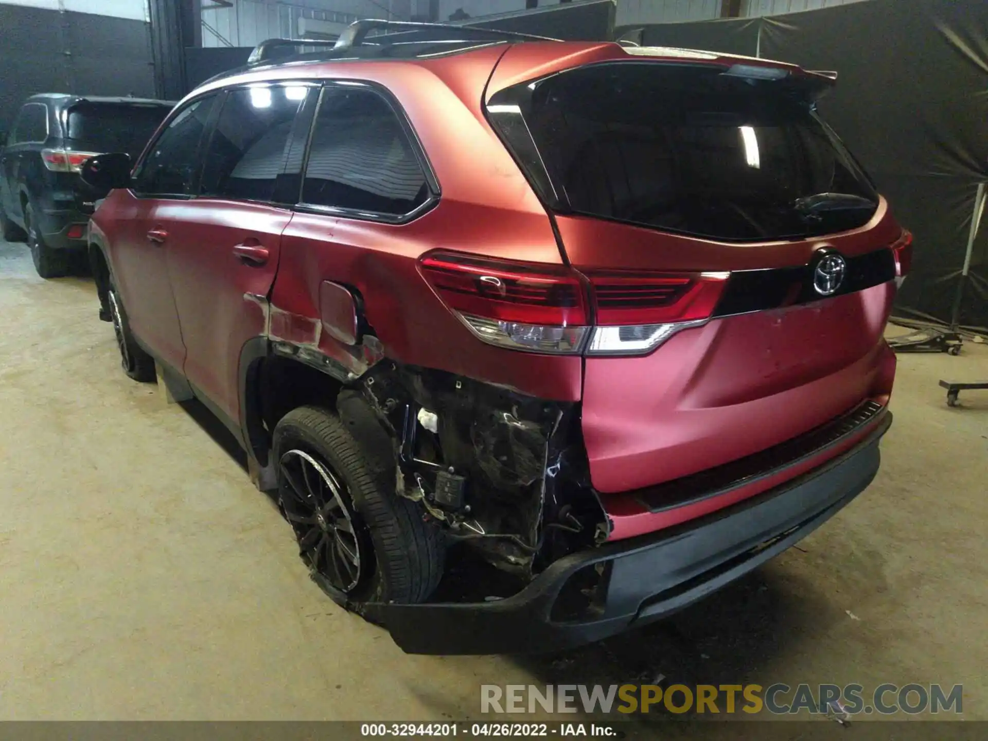 6 Photograph of a damaged car 5TDJZRFH8KS576348 TOYOTA HIGHLANDER 2019